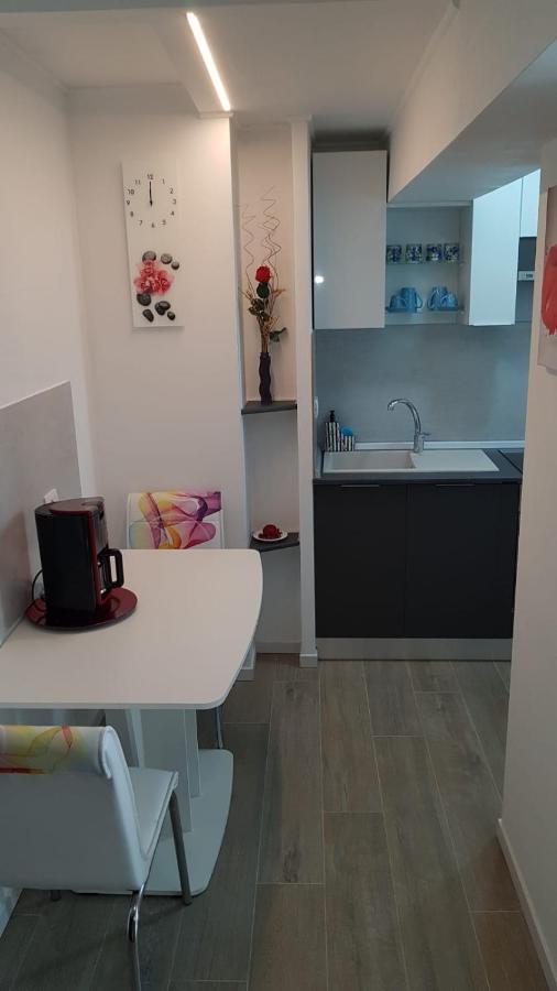 Water Lily Apartment - Self Check-In أرادايا المظهر الخارجي الصورة